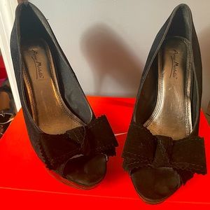 Black Peep Toe